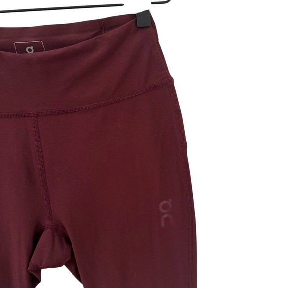 On Running Active Tights in "Mulberry" Size XS - Picture 9 of 15
